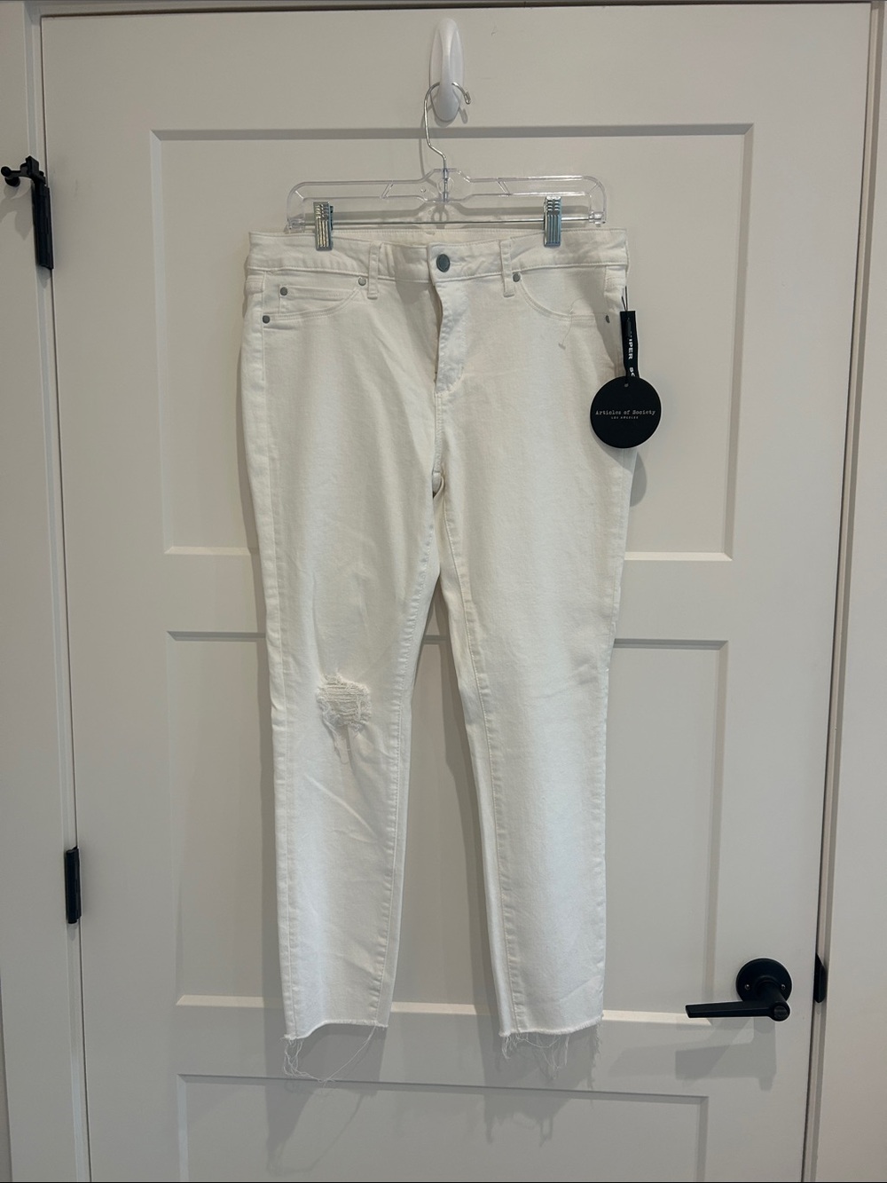 Articles Of Society White Distressed Cropped Ankle Jeans NWT